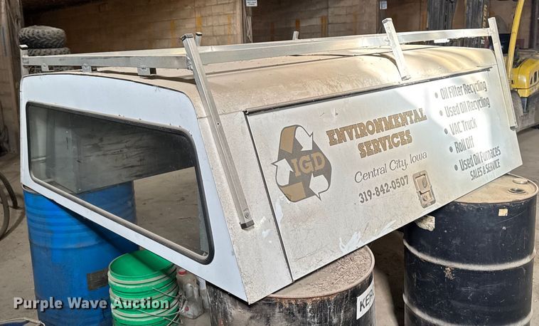 image for item DT0558 Pickup truck topper