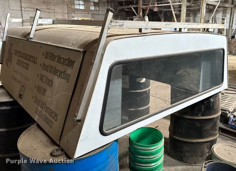 image for item DT0558 Pickup truck topper