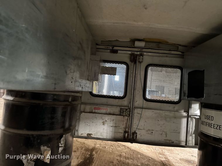 image for item DT0558 Pickup truck topper