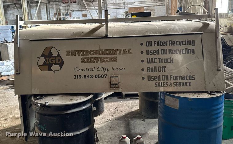 image for item DT0558 Pickup truck topper