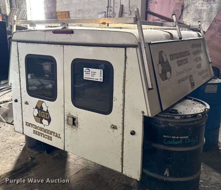 image for item DT0558 Pickup truck topper