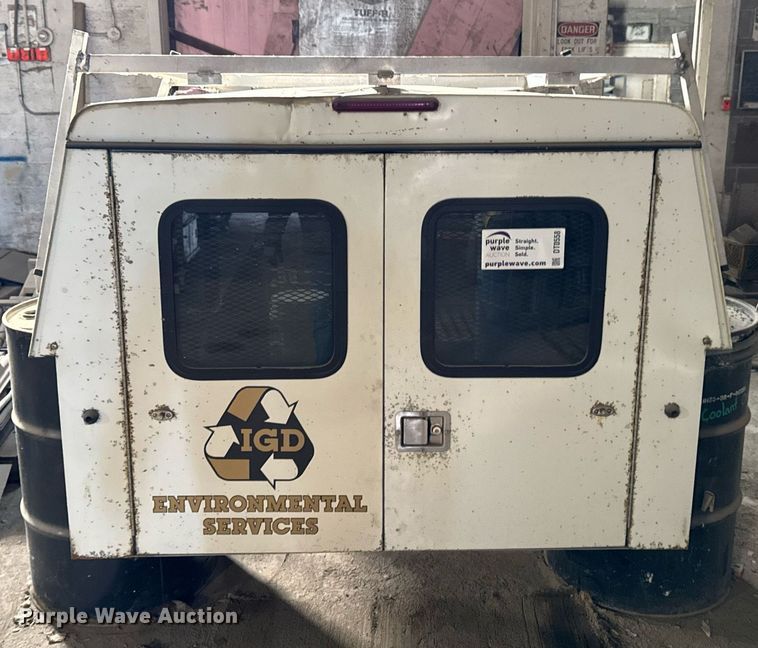 image for item DT0558 Pickup truck topper