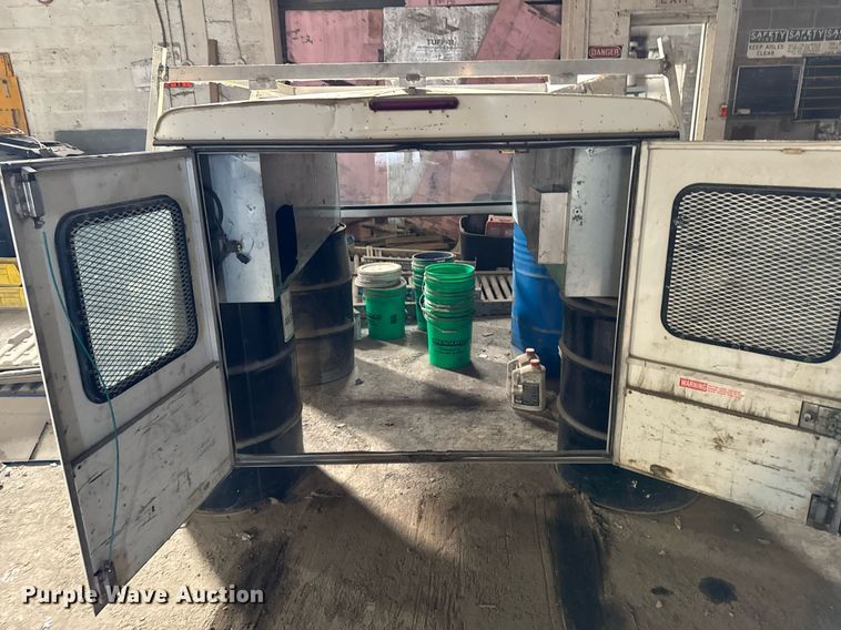 image for item DT0558 Pickup truck topper