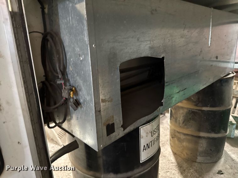 image for item DT0558 Pickup truck topper