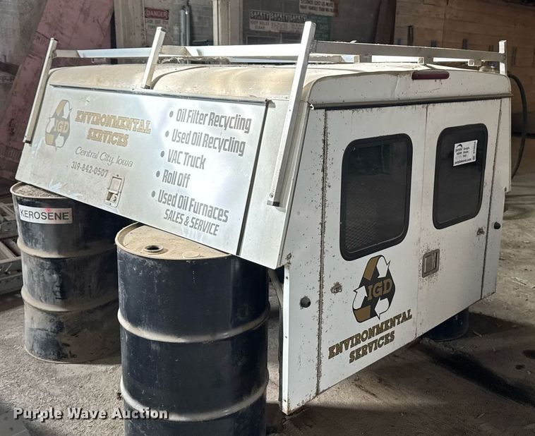 image for item DT0558 Pickup truck topper