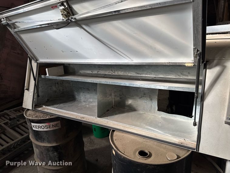 image for item DT0558 Pickup truck topper