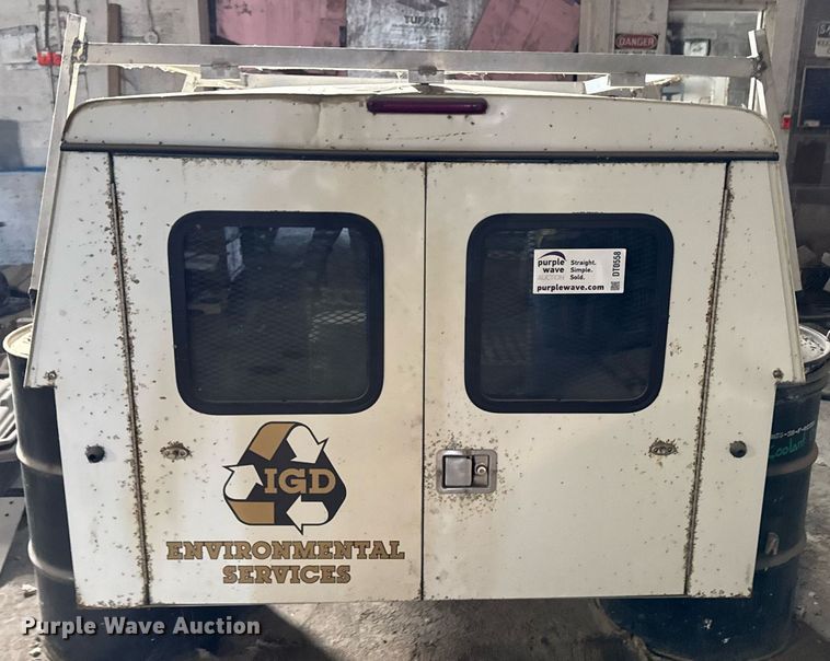 image for item DT0558 Pickup truck topper