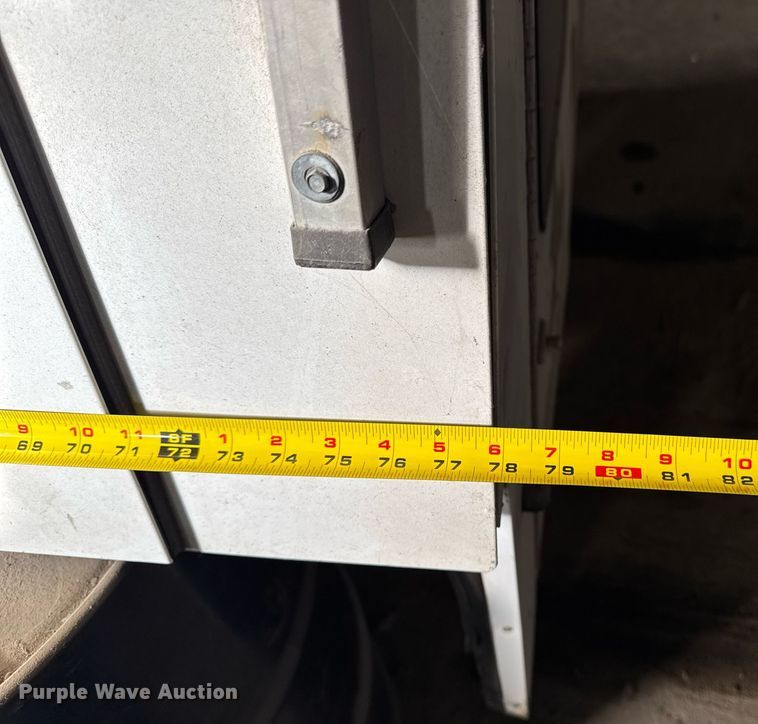 image for item DT0558 Pickup truck topper