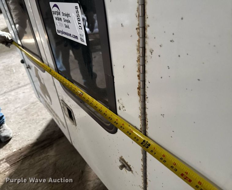 image for item DT0558 Pickup truck topper