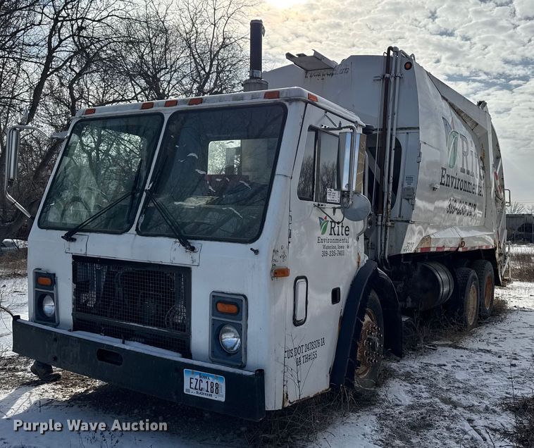 image for item DT0559 1998 Mack LE613 refuse truck