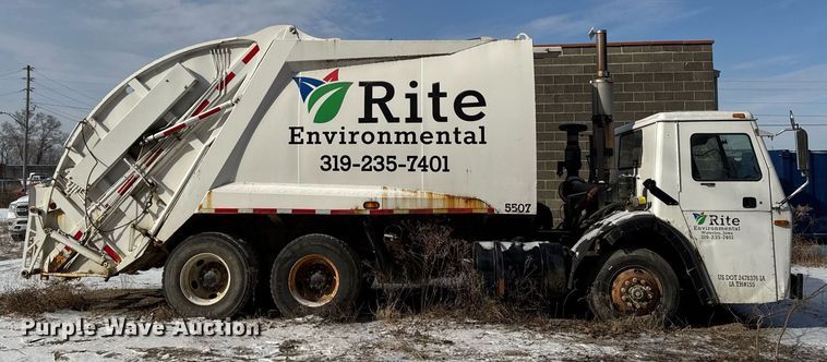 image for item DT0559 1998 Mack LE613 refuse truck