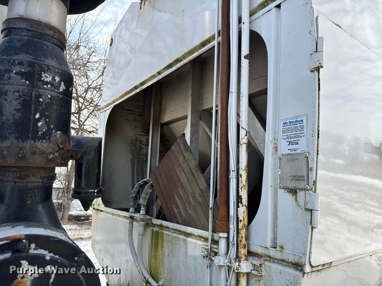 image for item DT0559 1998 Mack LE613 refuse truck