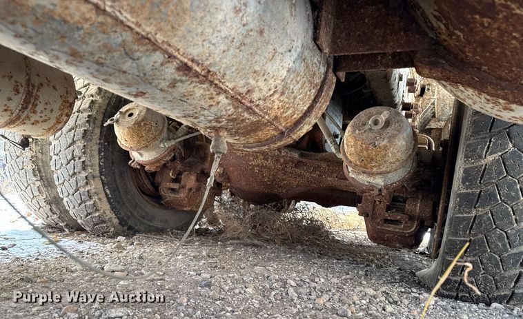 image for item DT0559 1998 Mack LE613 refuse truck