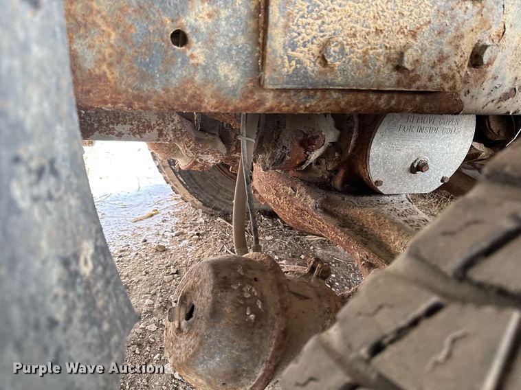 image for item DT0559 1998 Mack LE613 refuse truck