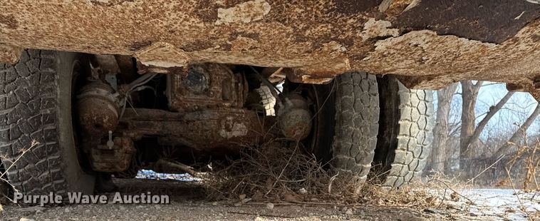 image for item DT0559 1998 Mack LE613 refuse truck