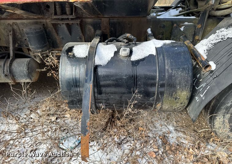 image for item DT0559 1998 Mack LE613 refuse truck