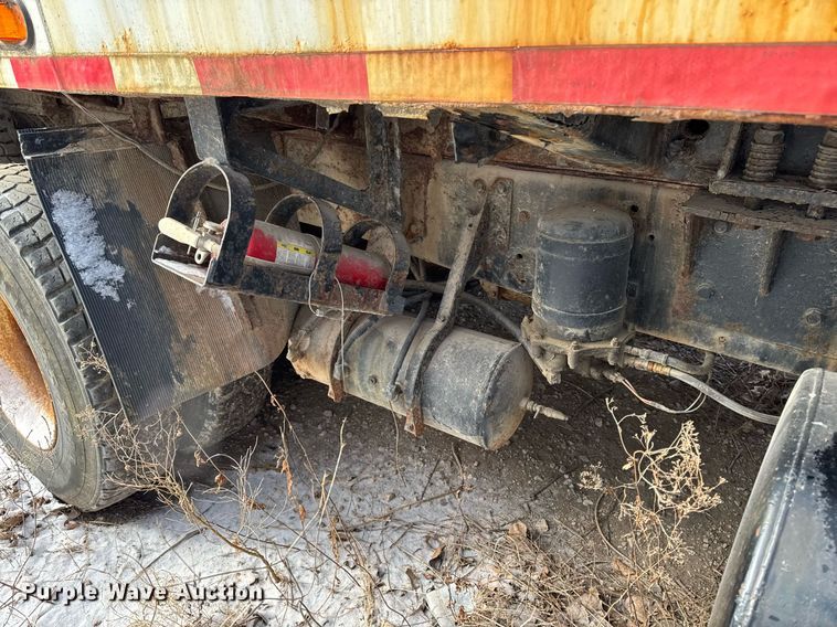 image for item DT0559 1998 Mack LE613 refuse truck