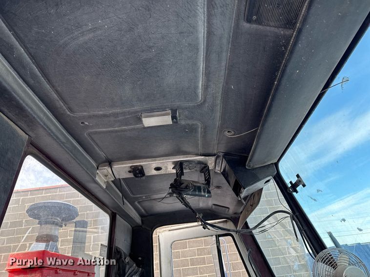 image for item DT0559 1998 Mack LE613 refuse truck