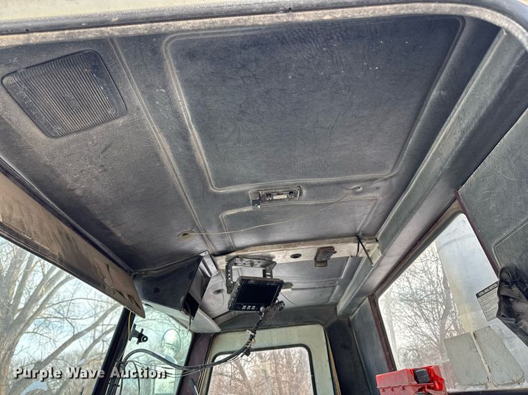 image for item DT0559 1998 Mack LE613 refuse truck