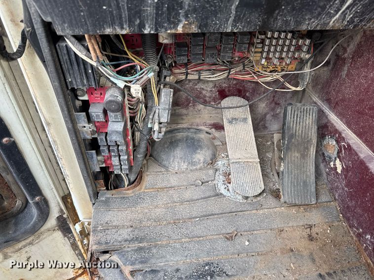 image for item DT0559 1998 Mack LE613 refuse truck