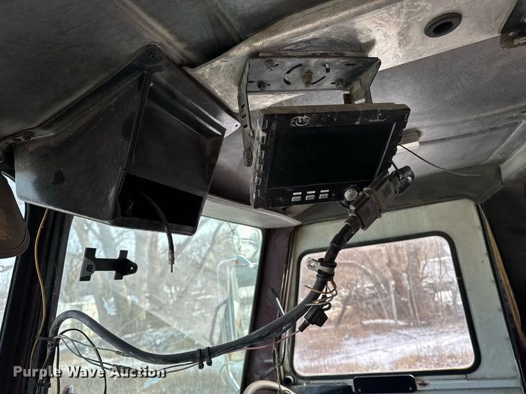 image for item DT0559 1998 Mack LE613 refuse truck