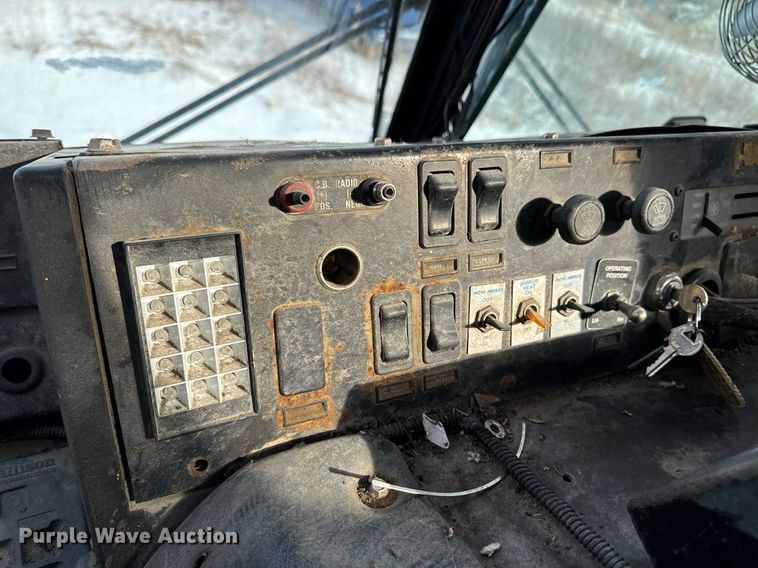 image for item DT0559 1998 Mack LE613 refuse truck