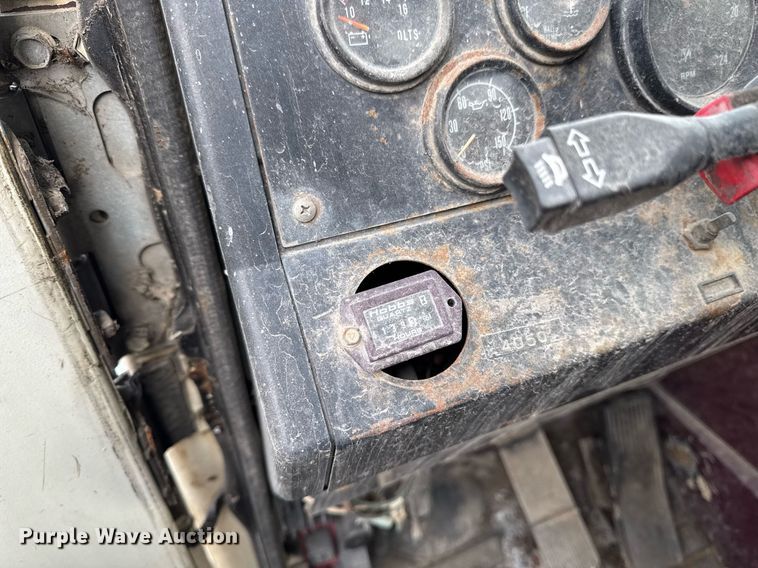 image for item DT0559 1998 Mack LE613 refuse truck