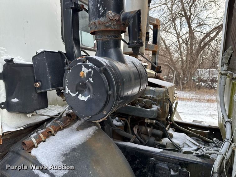 image for item DT0559 1998 Mack LE613 refuse truck