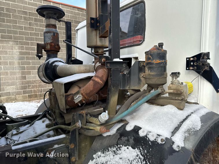 image for item DT0559 1998 Mack LE613 refuse truck