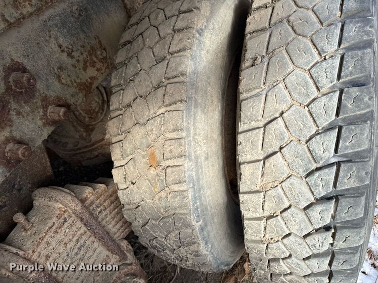 image for item DT0559 1998 Mack LE613 refuse truck