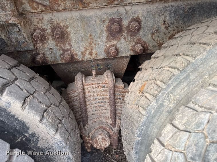 image for item DT0559 1998 Mack LE613 refuse truck