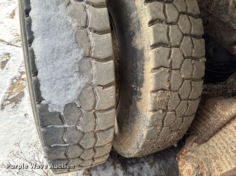 image for item DT0559 1998 Mack LE613 refuse truck