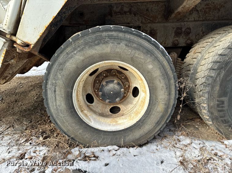 image for item DT0559 1998 Mack LE613 refuse truck