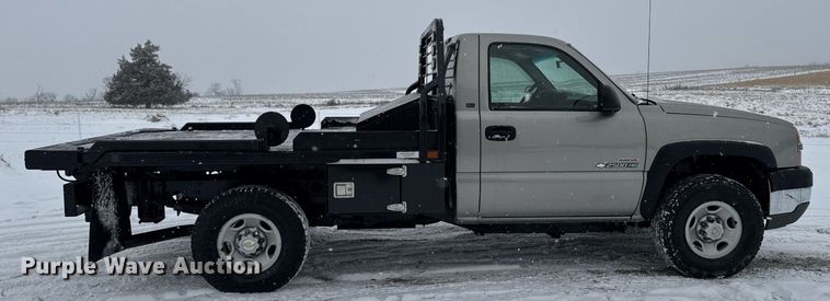 image for item DT0570 2003 Chevrolet Silverado 2500HD bale bed pickup truck