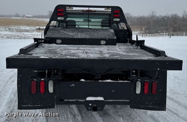 image for item DT0570 2003 Chevrolet Silverado 2500HD bale bed pickup truck