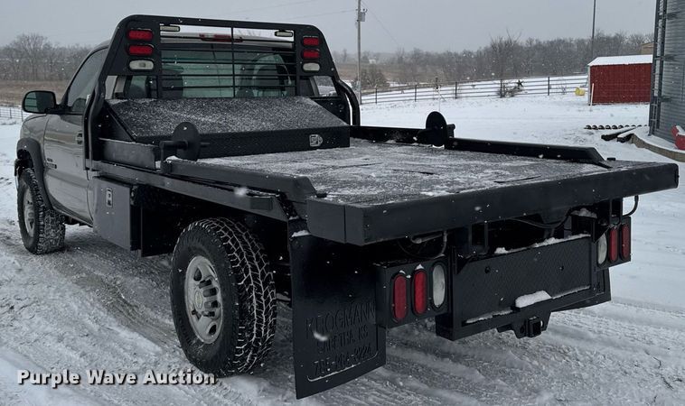 image for item DT0570 2003 Chevrolet Silverado 2500HD bale bed pickup truck