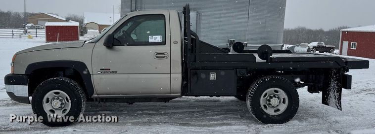 image for item DT0570 2003 Chevrolet Silverado 2500HD bale bed pickup truck