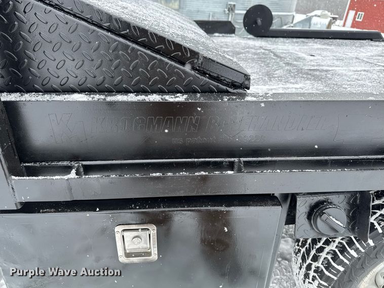 image for item DT0570 2003 Chevrolet Silverado 2500HD bale bed pickup truck