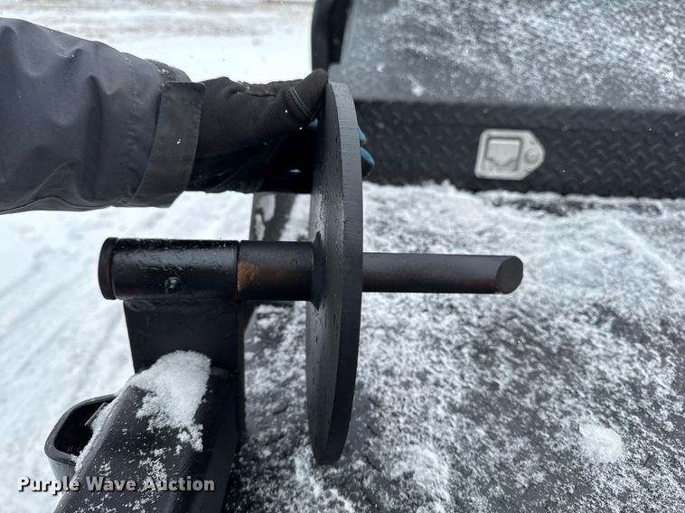 image for item DT0570 2003 Chevrolet Silverado 2500HD bale bed pickup truck