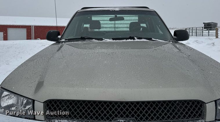 image for item DT0570 2003 Chevrolet Silverado 2500HD bale bed pickup truck