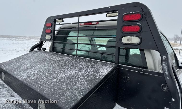 image for item DT0570 2003 Chevrolet Silverado 2500HD bale bed pickup truck