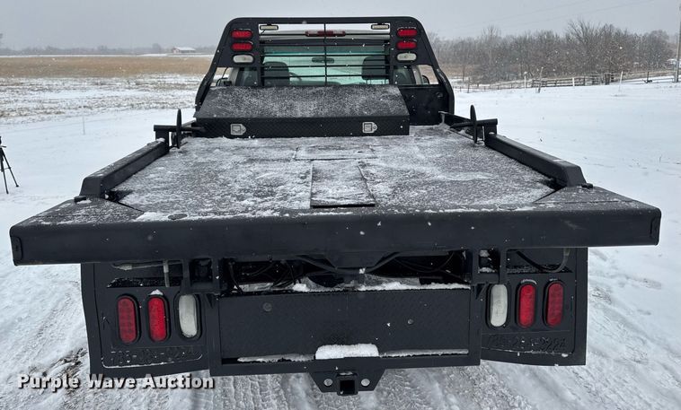 image for item DT0570 2003 Chevrolet Silverado 2500HD bale bed pickup truck