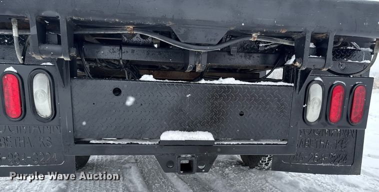 image for item DT0570 2003 Chevrolet Silverado 2500HD bale bed pickup truck