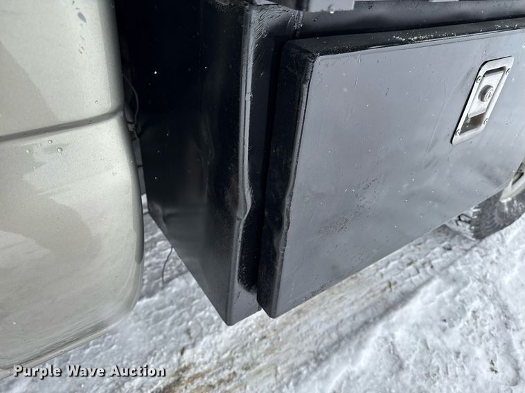 image for item DT0570 2003 Chevrolet Silverado 2500HD bale bed pickup truck