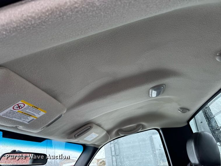 image for item DT0570 2003 Chevrolet Silverado 2500HD bale bed pickup truck