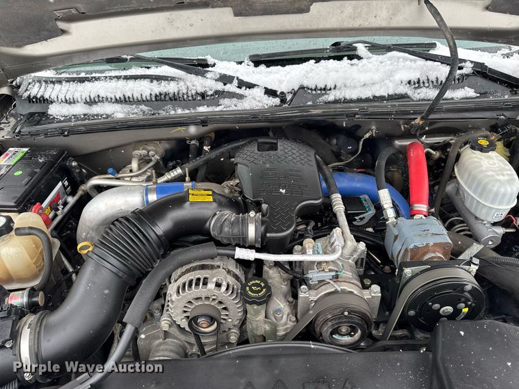 image for item DT0570 2003 Chevrolet Silverado 2500HD bale bed pickup truck