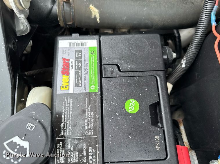 image for item DT0570 2003 Chevrolet Silverado 2500HD bale bed pickup truck