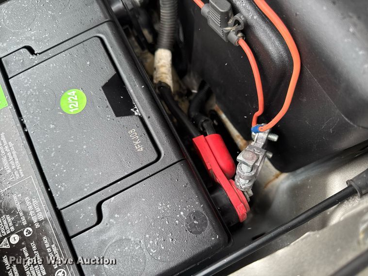 image for item DT0570 2003 Chevrolet Silverado 2500HD bale bed pickup truck