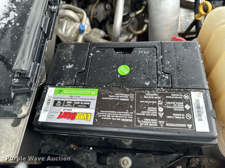 image for item DT0570 2003 Chevrolet Silverado 2500HD bale bed pickup truck