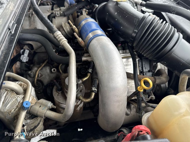 image for item DT0570 2003 Chevrolet Silverado 2500HD bale bed pickup truck